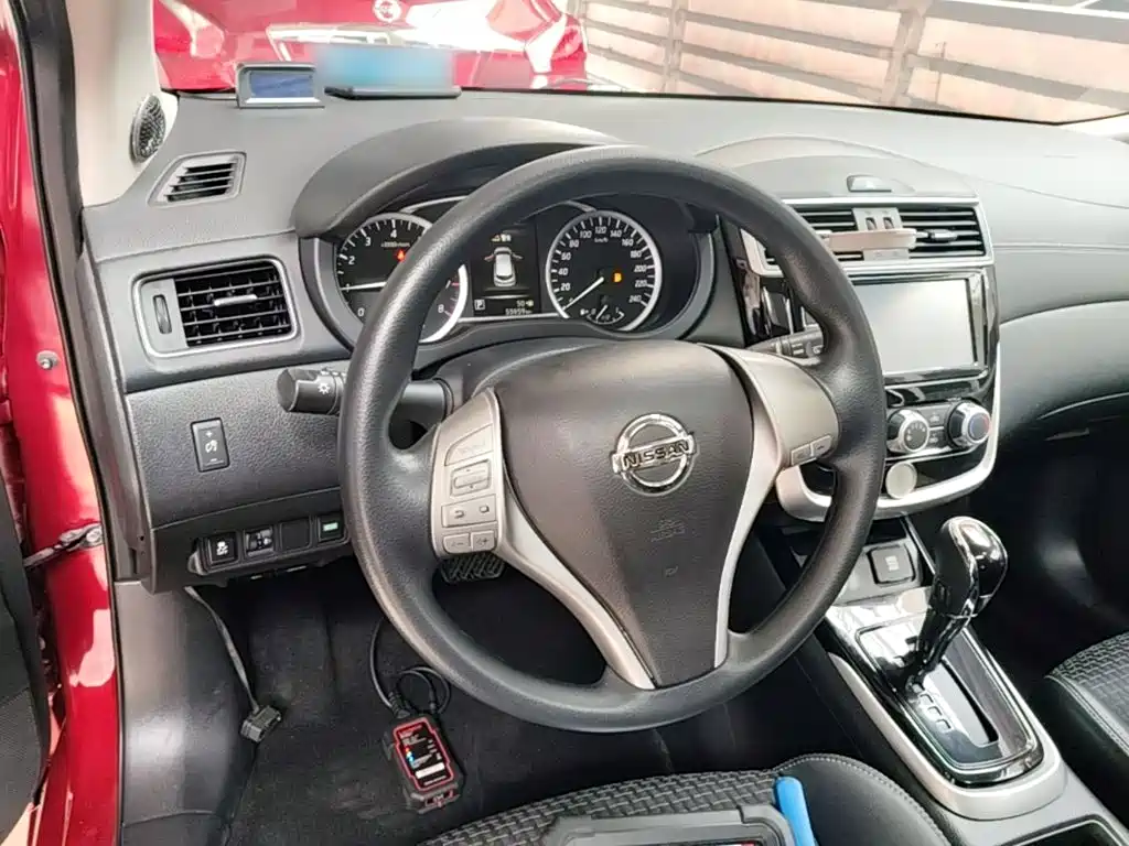 Фото 11 - Nissan Tiida