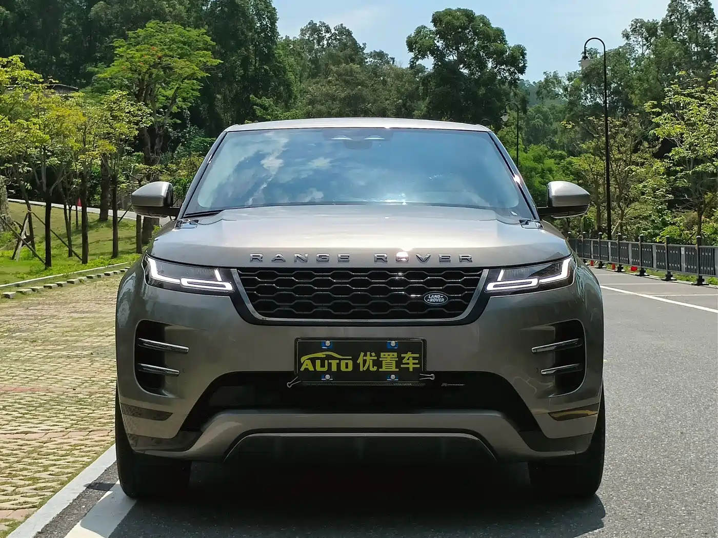 Land Rover Range Rover Evoque 2023 Range Rover Evoque L 249PS Luxury Edition фото 2