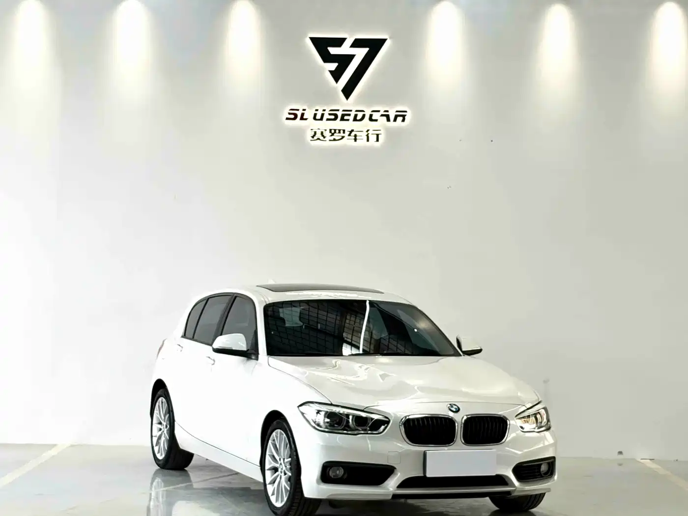 BMW 1 Series (Import) 2015 120i Leading фото 2