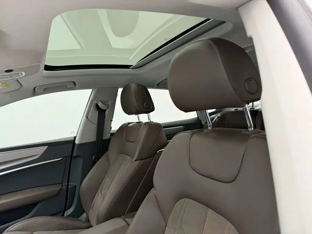 Фото 25 - Audi A7L