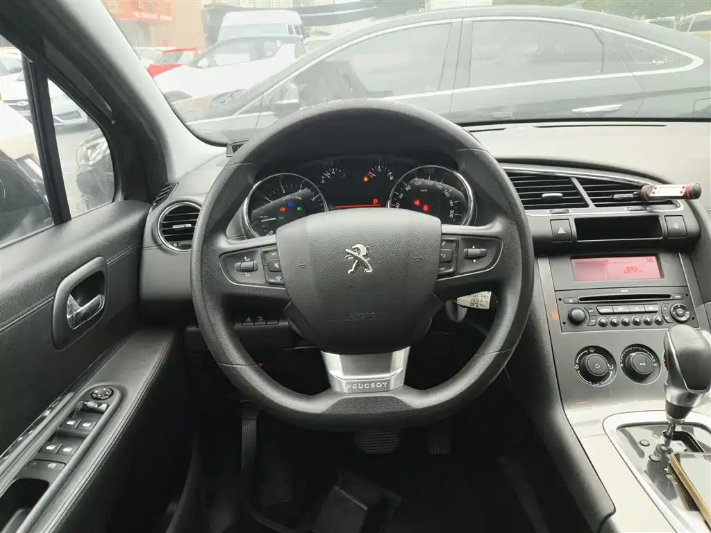 Peugeot 3008 2016 2.0L Automatic Classic Edition фото 8