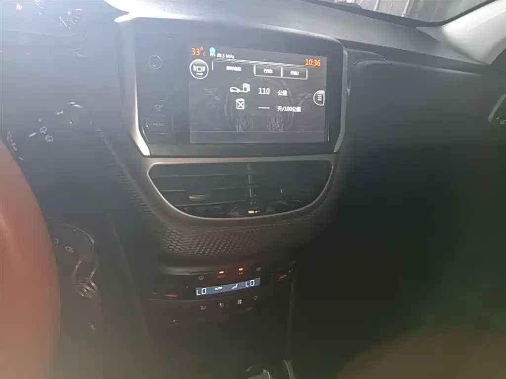 Peugeot 2008 2014 1.6L Automatic Fashion Edition фото 13