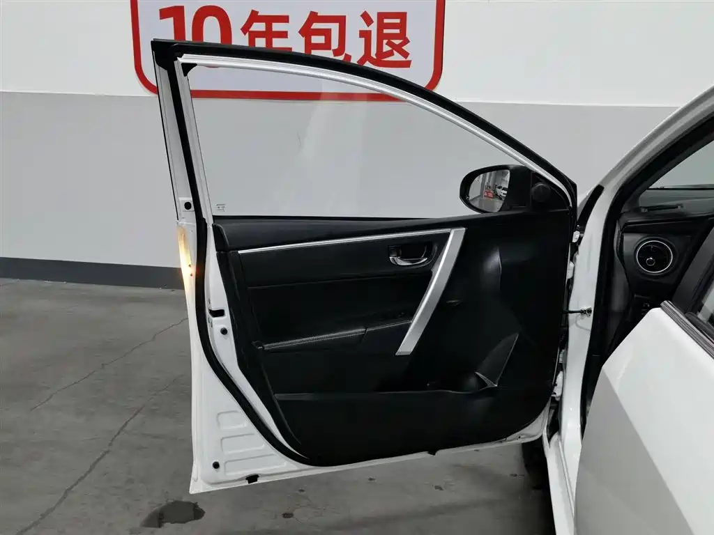 Toyota Corolla 2018 Hybrid 1.8L E-CVT Smart Edition фото 8