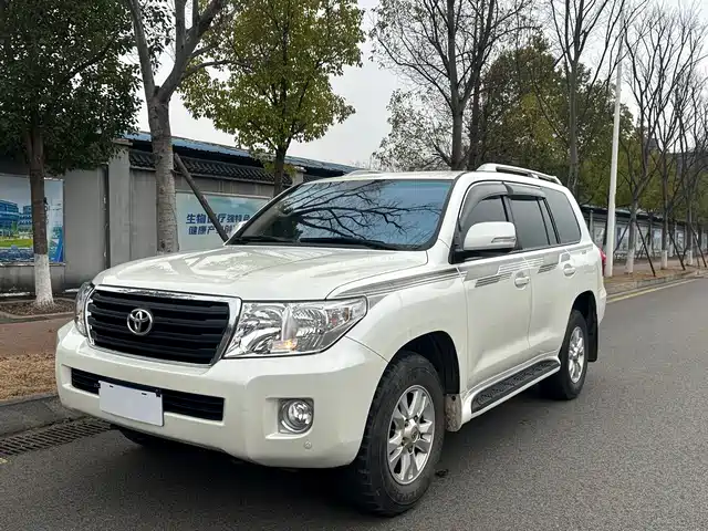 TOYOTA LAND CRUISER