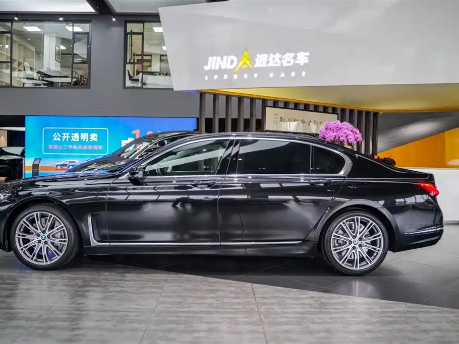 BMW 7 Series 2019 750Li xDrive V8 Luxury Package фото 9