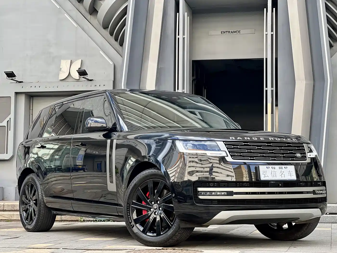Land Rover Range Rover 2023 3.0 L6 400PS Golden Age 7-Seater Long Wheelbase фото 5