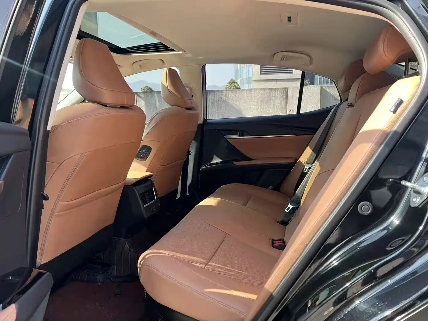 Toyota Camry 2024 Hybrid 2.0HGVP Luxury Edition фото 8
