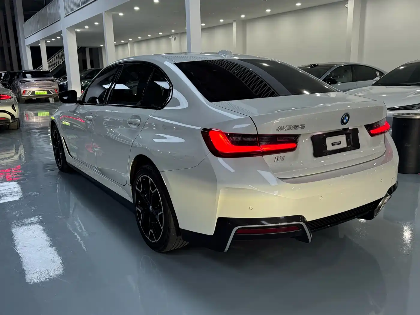 BMW i3 2023 eDrive 40 L Shadowline Package фото 10
