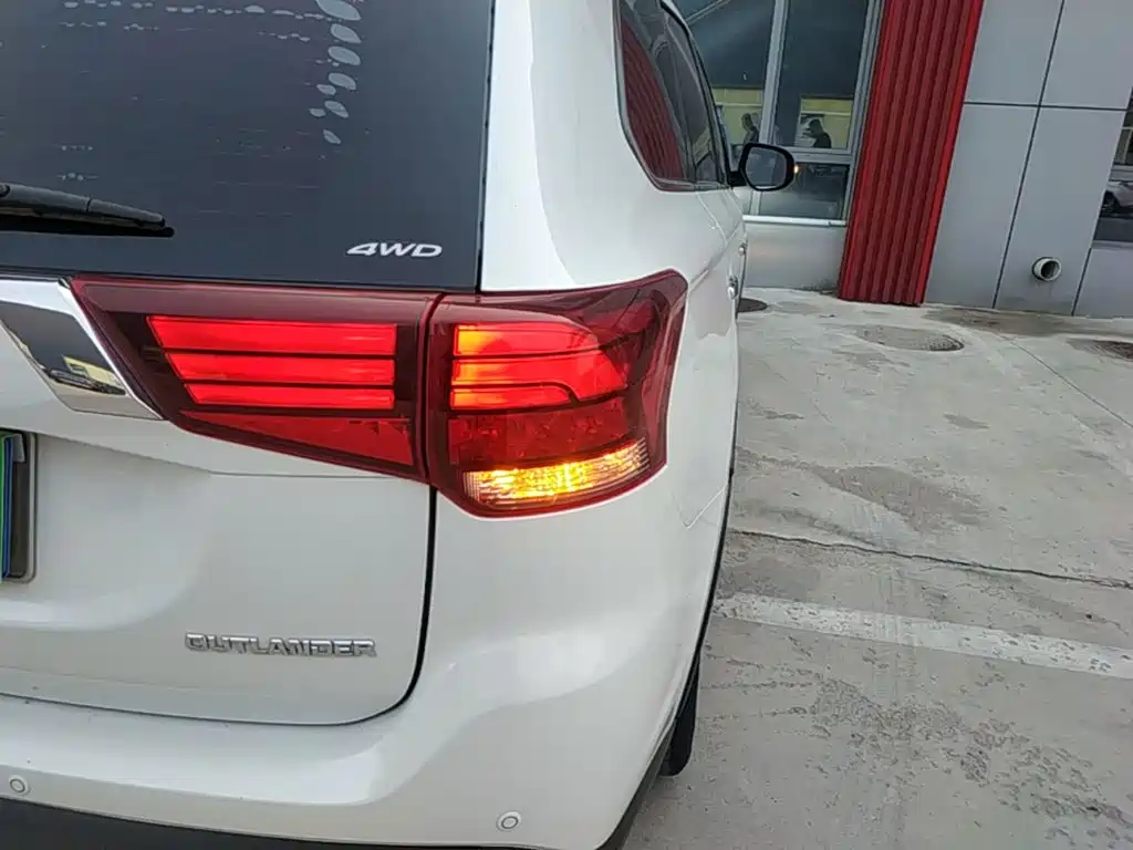 Mitsubishi Outlander 2017 2016 2.4L 4WD Elite Edition 5-seater