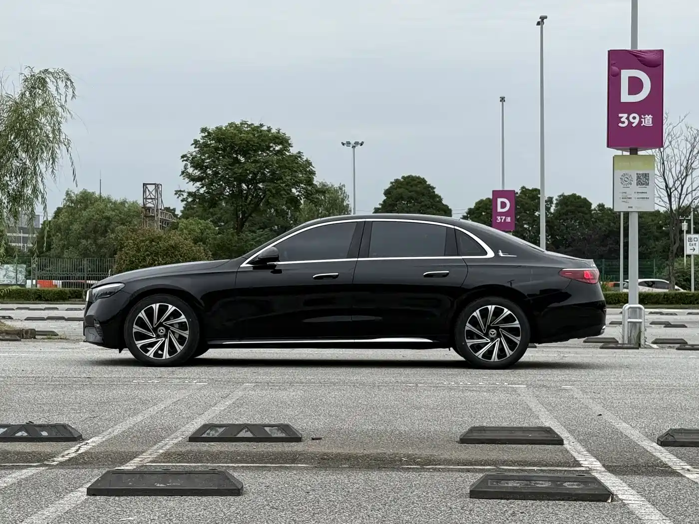 Mercedes-Benz E-Class 2024 Model E 300 L Luxury фото 4