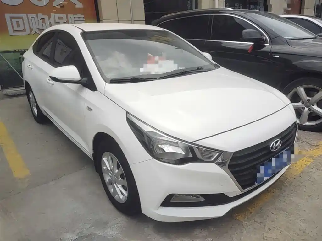 Hyundai Verna 2016 1.4L Manual Cool Edition GLS фото 4
