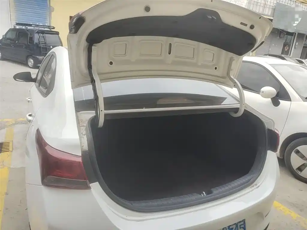 Hyundai Verna 2016 1.4L Manual Cool Edition GLS фото 19