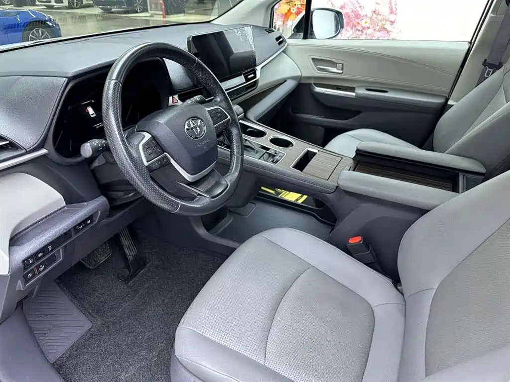 Toyota Sienna 2021 2.5L Hybrid Luxury Edition фото 19