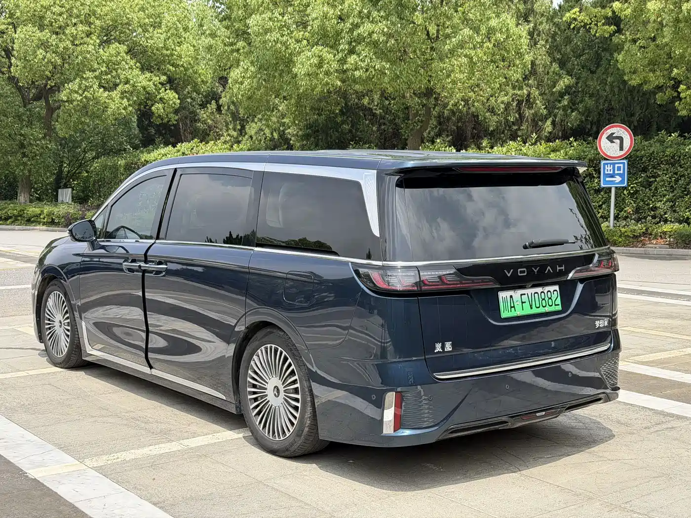 Voyah Auto Voyah Dreamer 2025 PHEV AWD Flagship Kunpeng Edition фото 15