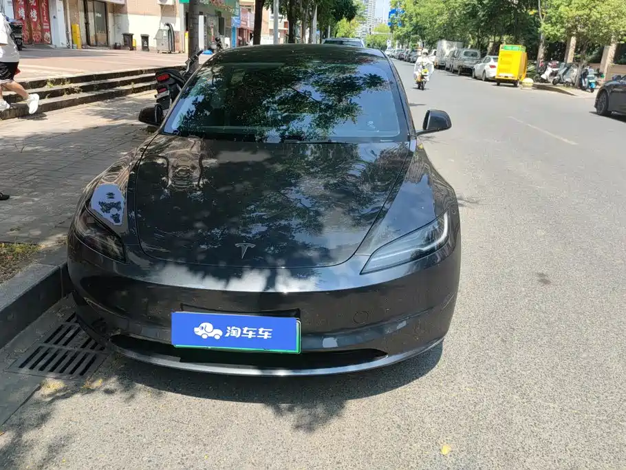 Фото 2 - Tesla Model 3
