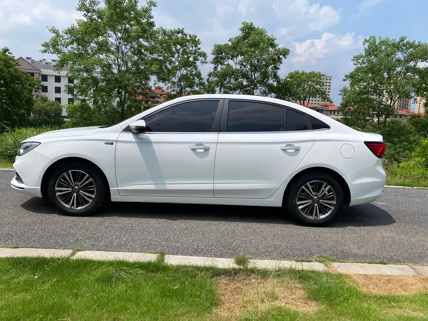 Roewe i5 2019 2019 1.5L Auto 4G Langhao Edition