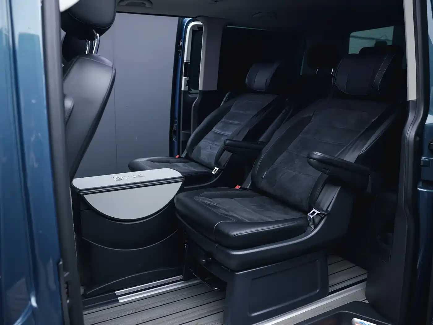 Volkswagen Multivan 2019 2.0TSI 4WD Premium 7-seater фото 24