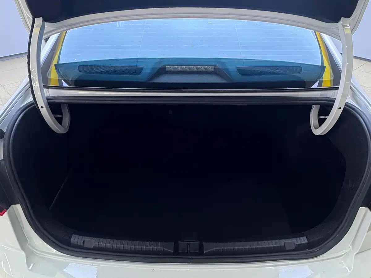 Volkswagen Bora 2023 200TSI DSG Yuexing Edition фото 8
