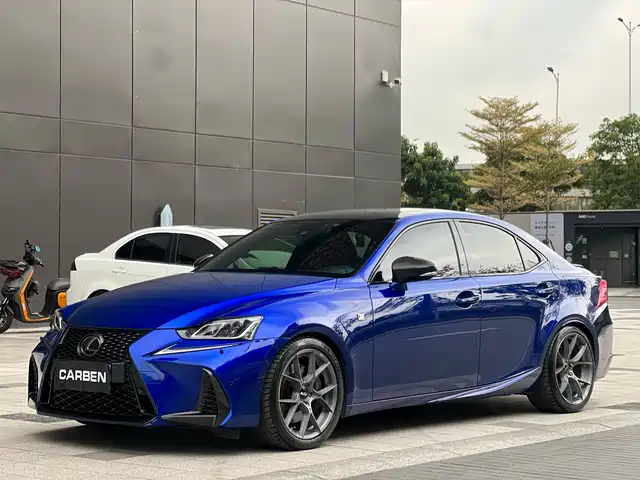 LEXUS IS