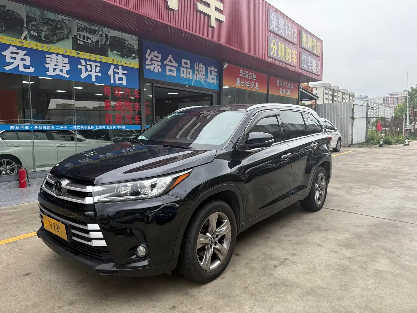 Photo 2 - Toyota Highlander