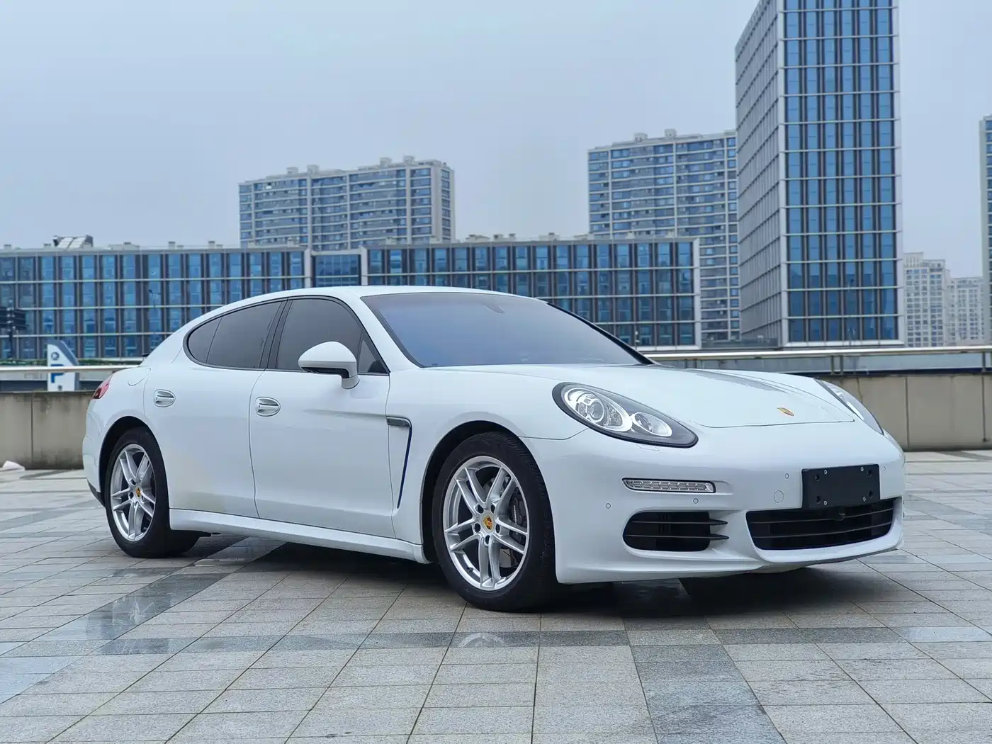 Porsche Panamera 2016 Panamera Edition 3.0T фото 2