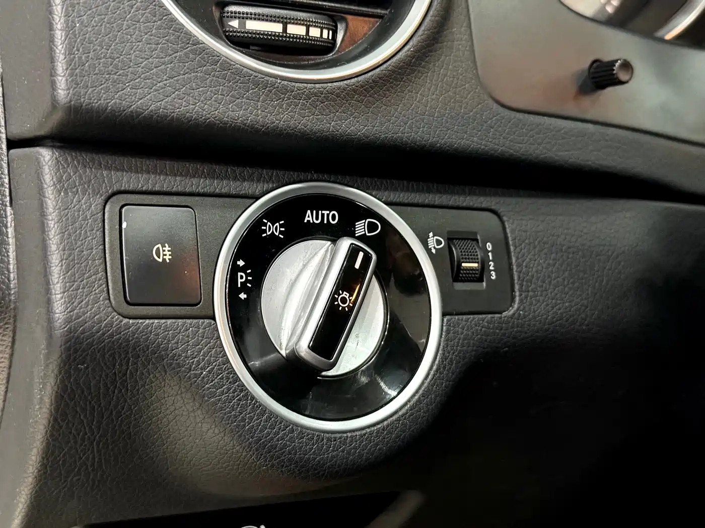 Mercedes-Benz C-Class 2013 C 260 CGI Elegance фото 12