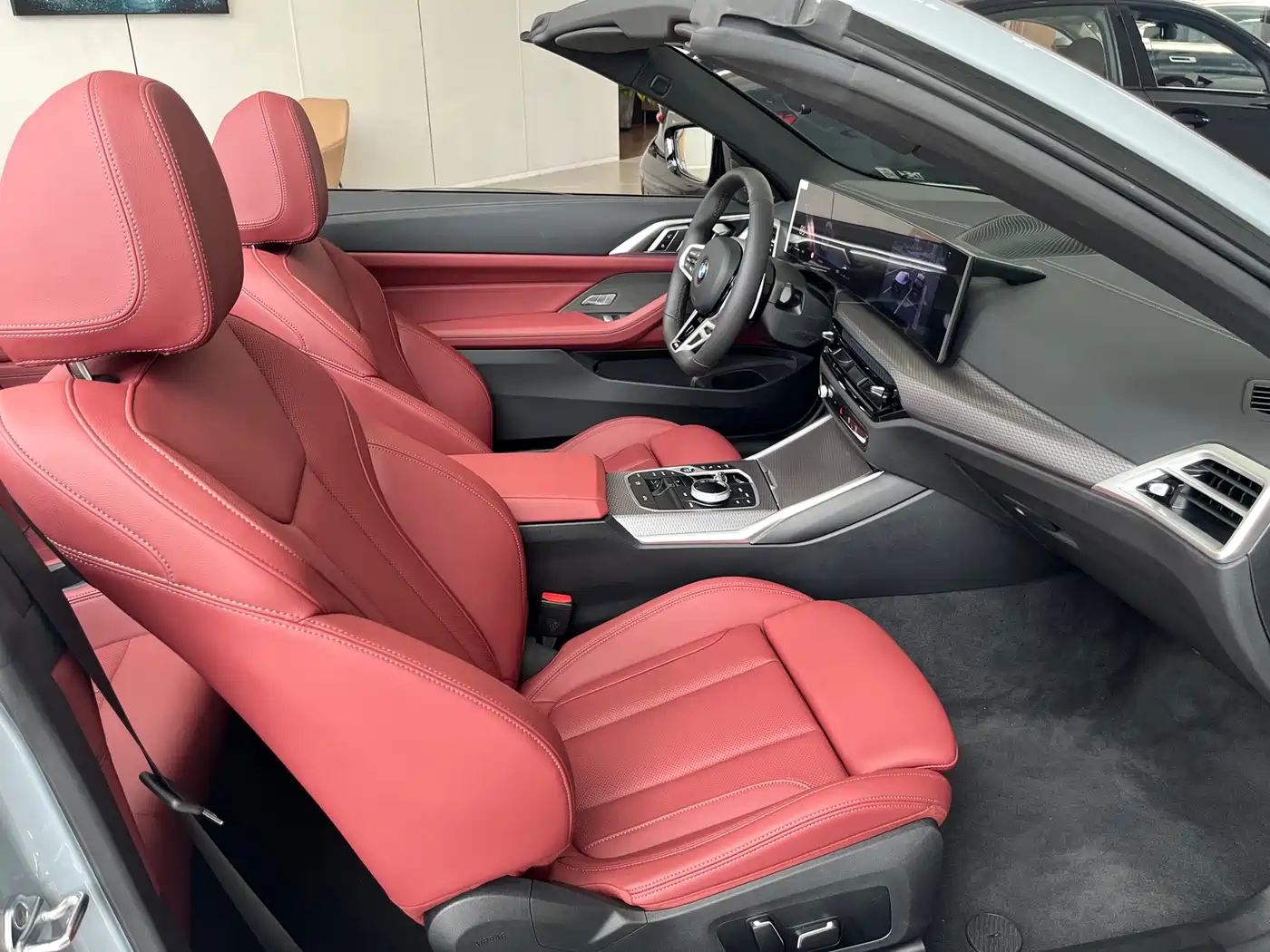 BMW 4 Series 2024 430i Convertible M Sport Shadow Edition фото 7