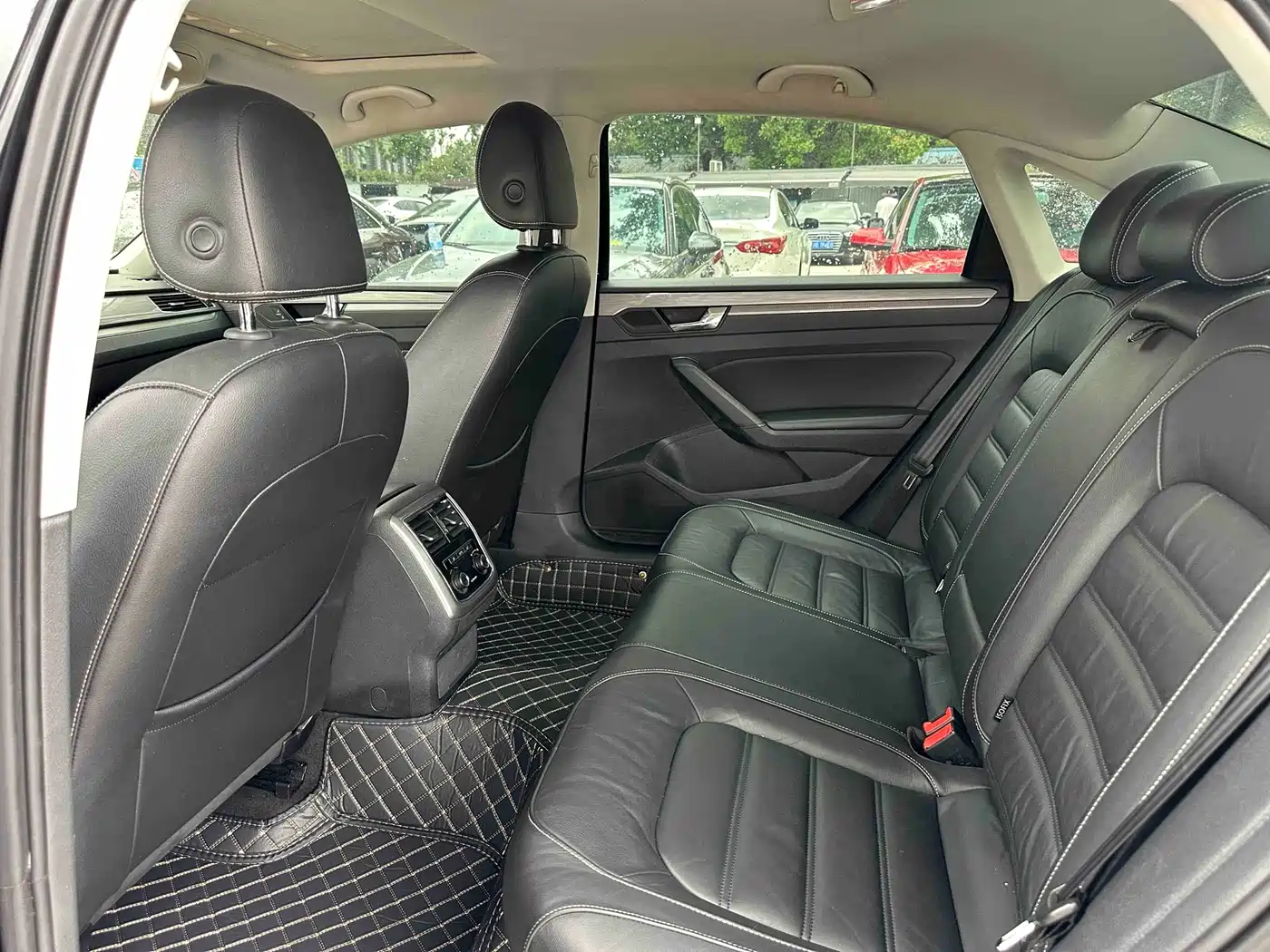 Volkswagen Passat 2016 330TSI DSG Honor Edition фото 9