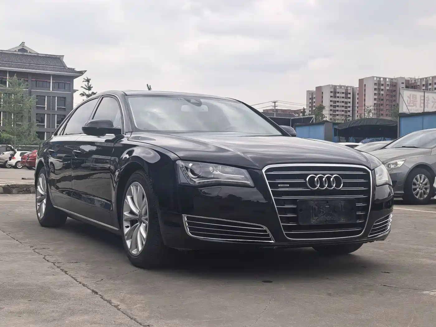 Фото 3 - Audi A8