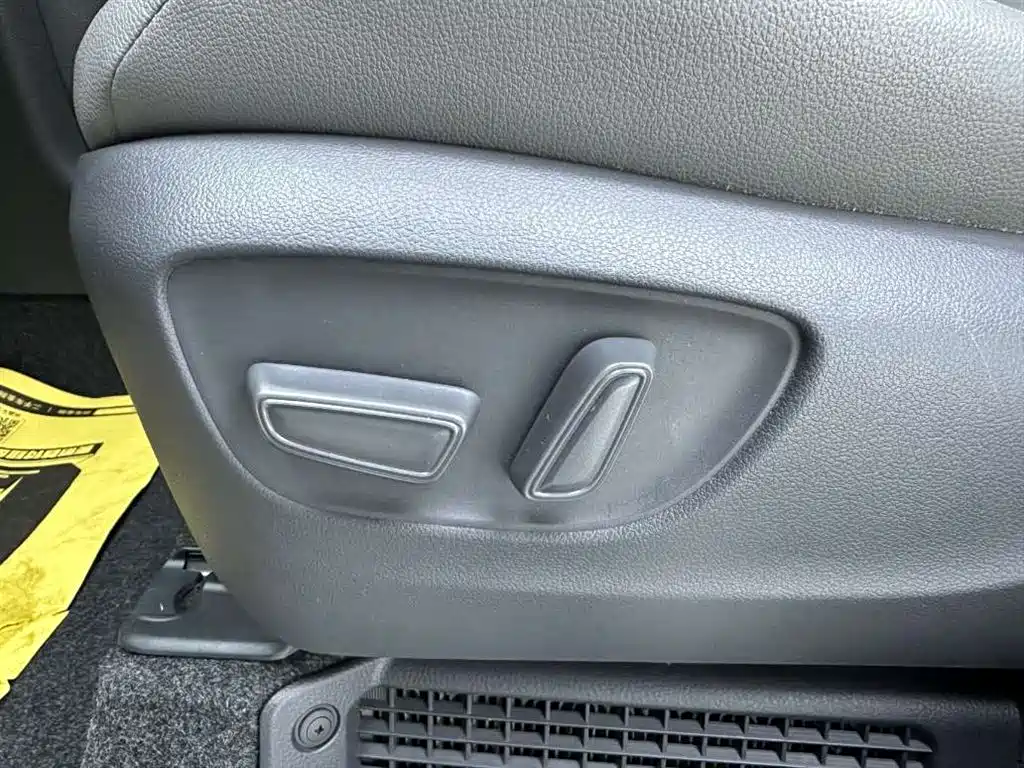 Toyota Sienna 2021 2.5L Hybrid Luxury Edition фото 24