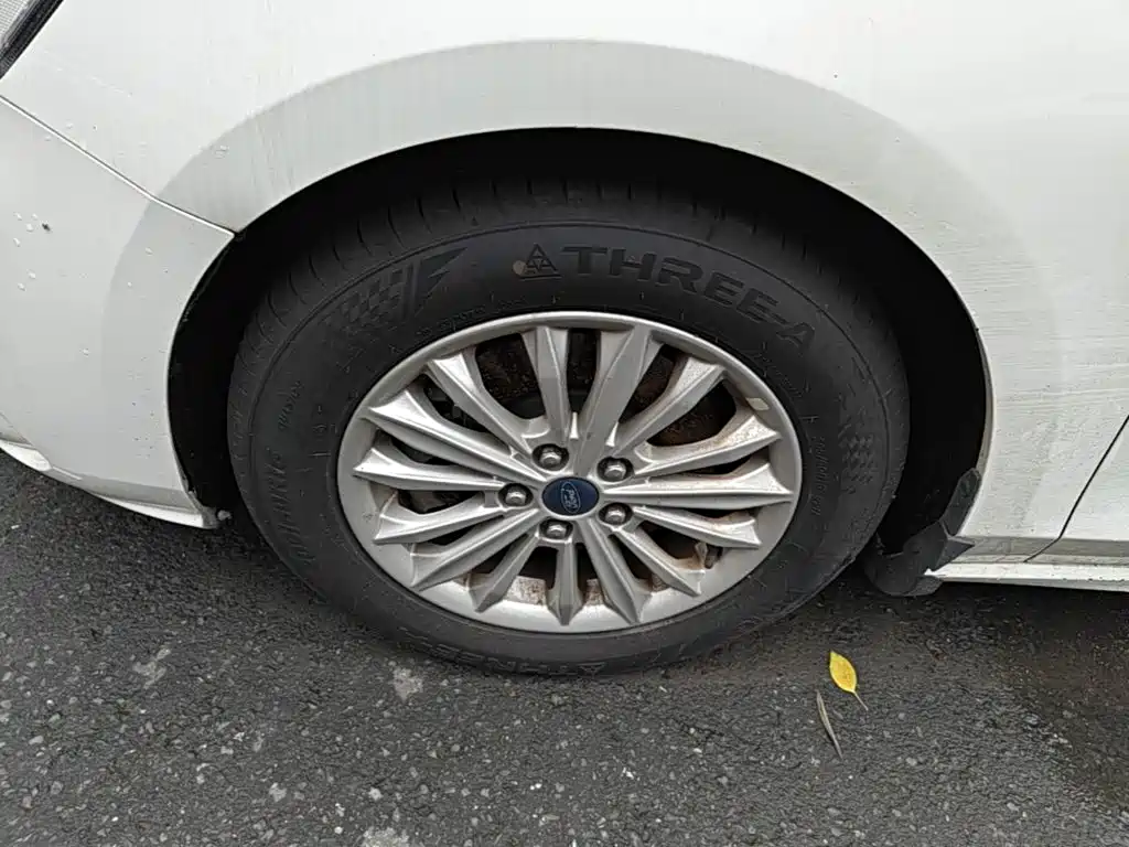 Фото 23 - Ford Focus