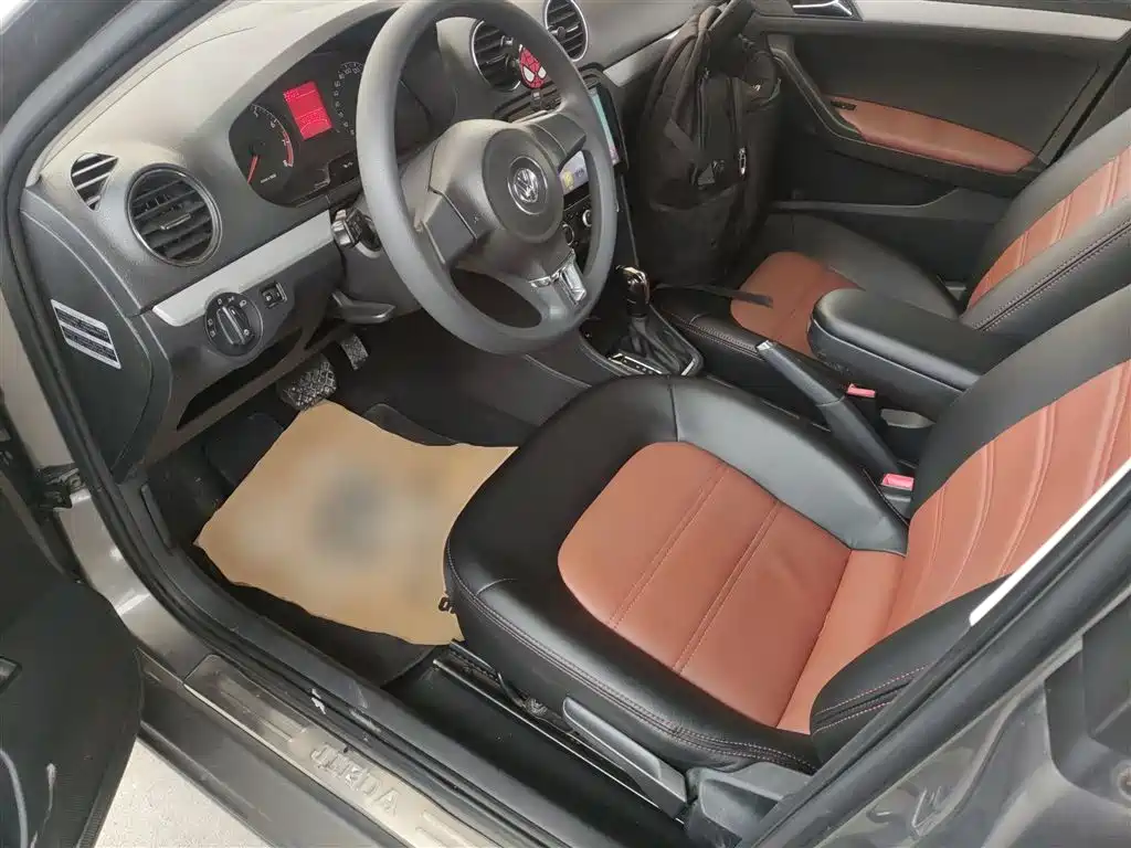 Volkswagen Jetta 2013 1.6L Automatic Comfort фото 11