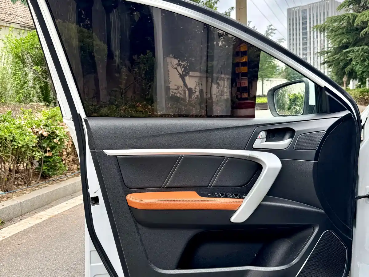 Фото 9 - Geely Emgrand