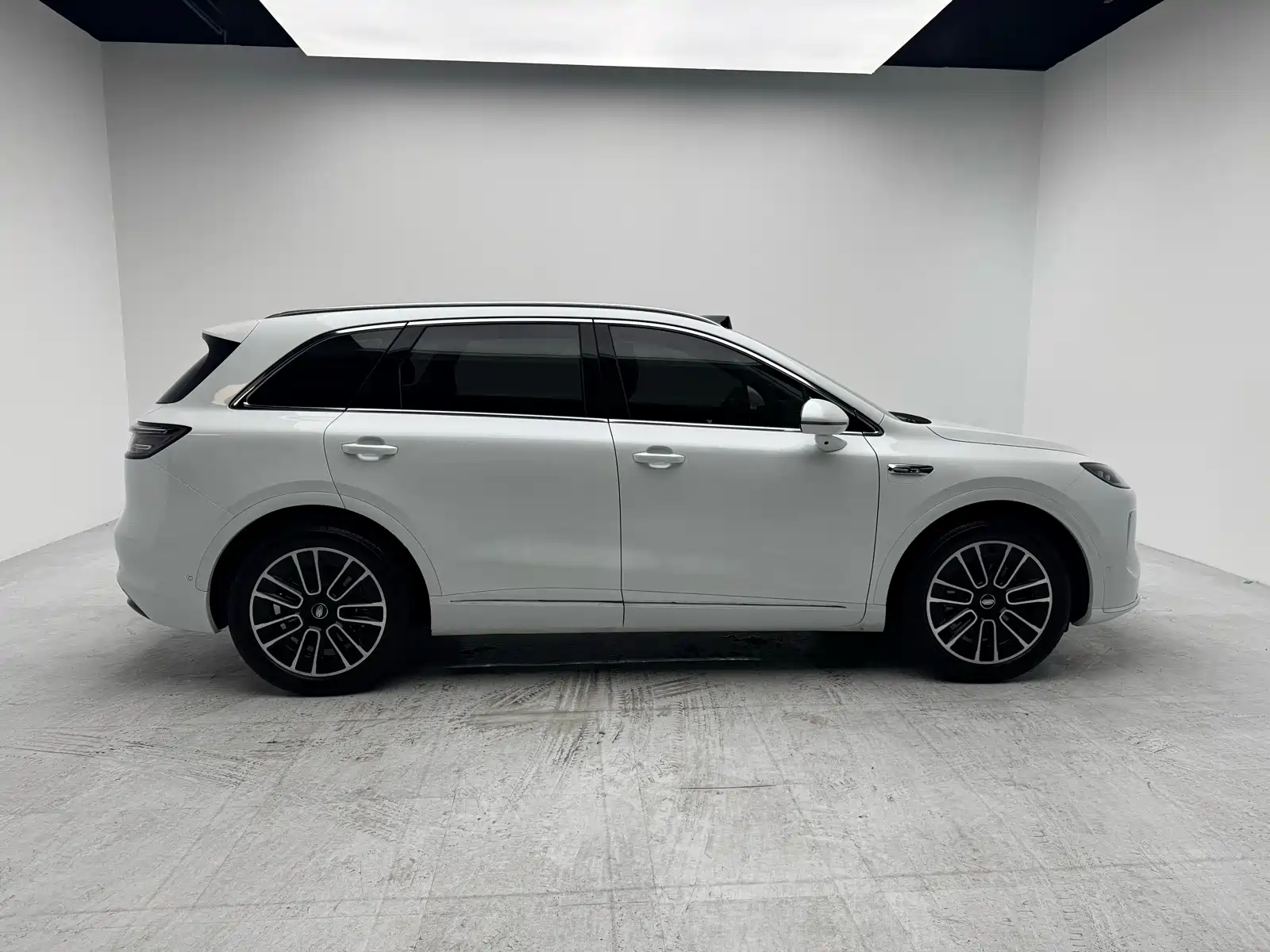 Фото 11 - Shangjie SUV