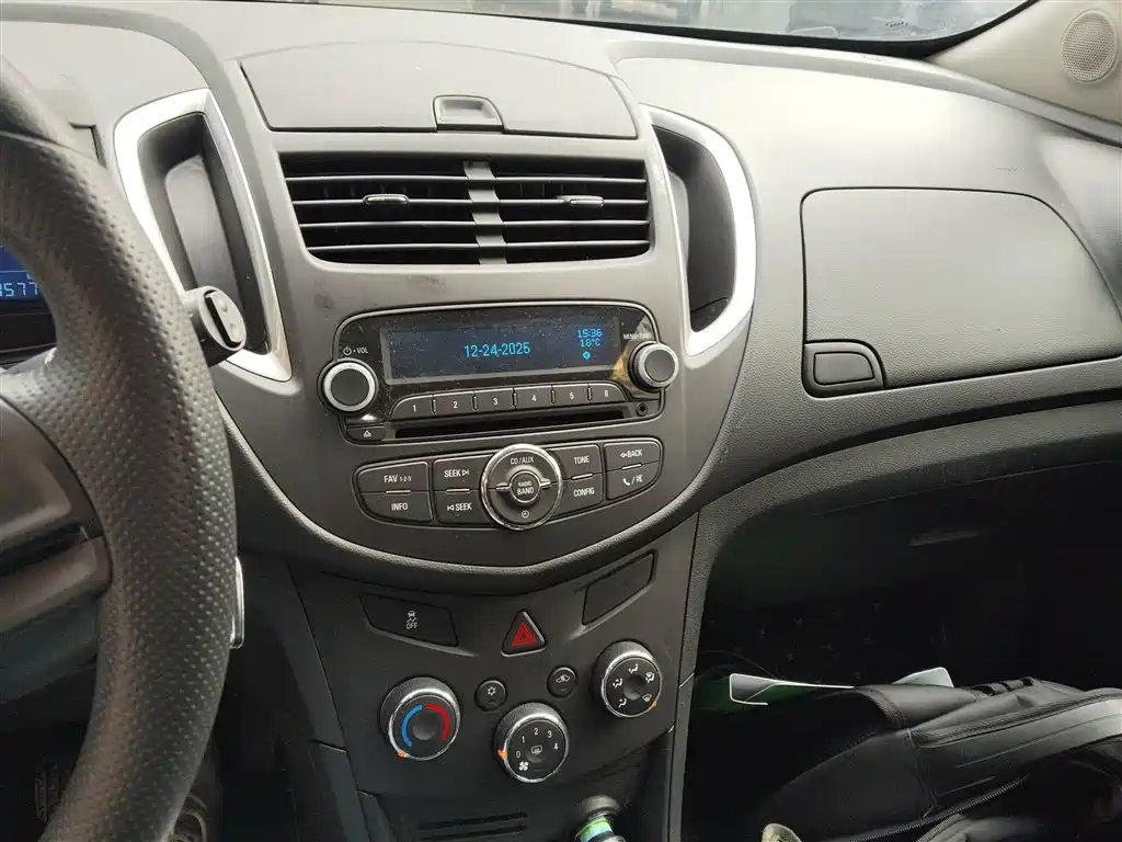 Chevrolet Trax 2016 1.4T Automatic 2WD Comfort Sunroof Edition фото 9