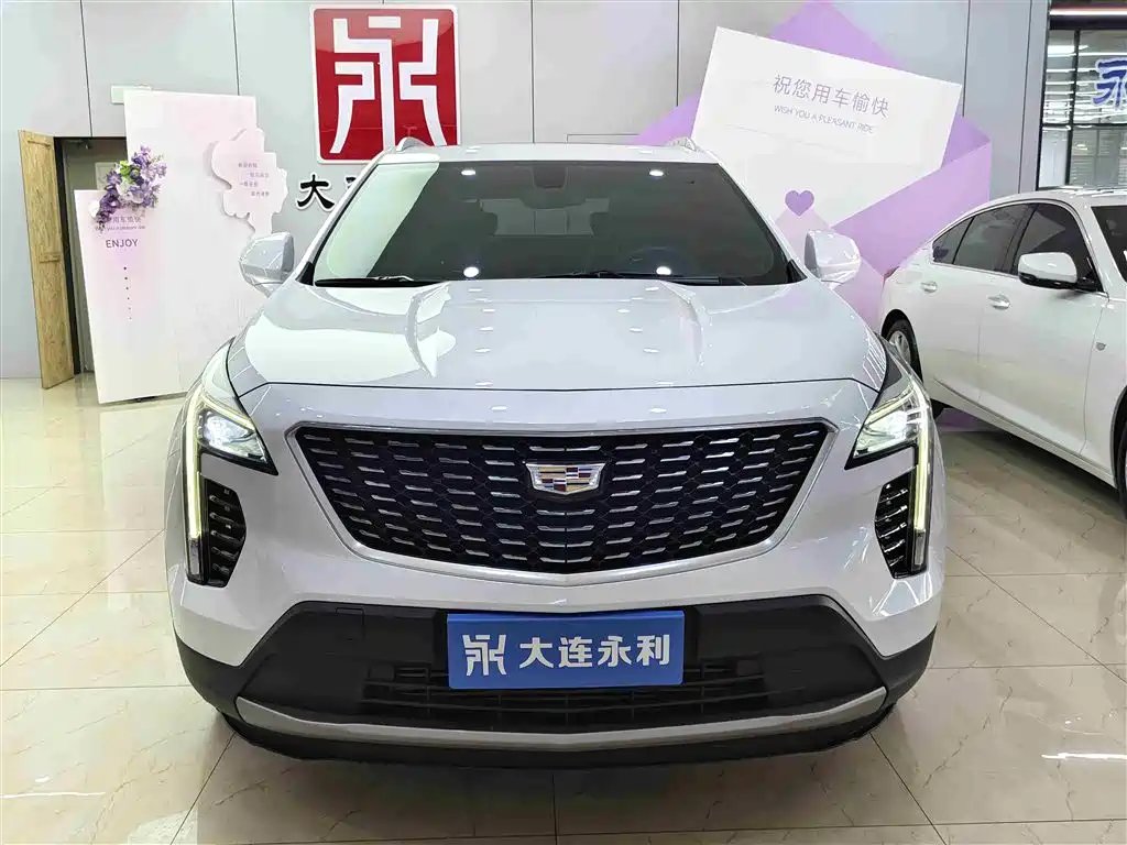 CADILLAC XT4