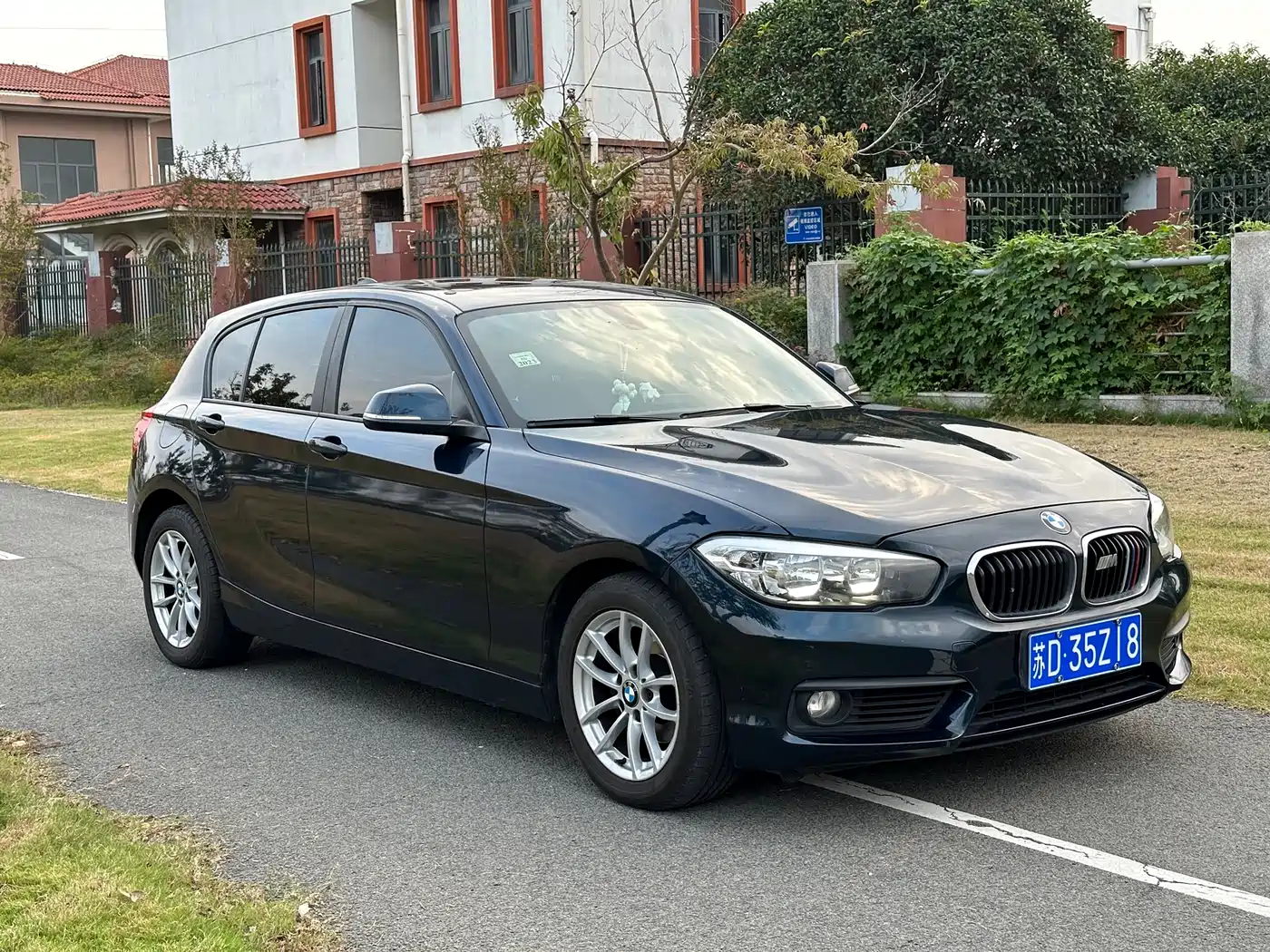 BMW 1 Series (Import) 2016 118i Leading фото 3
