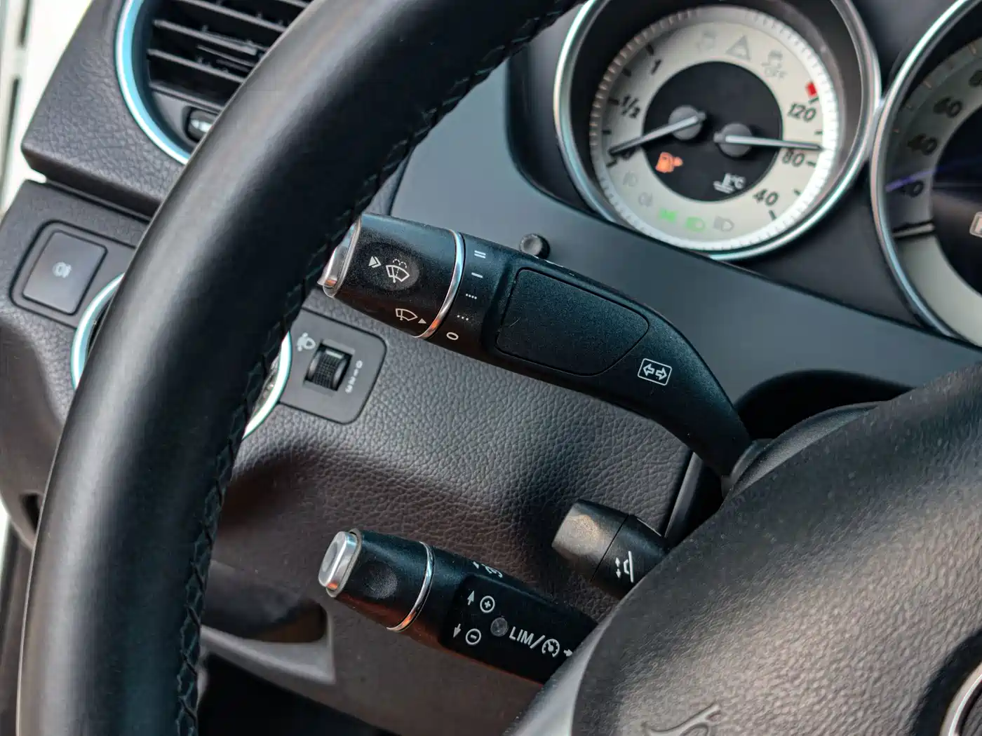 Photo 16 - Mercedes-Benz C-Class