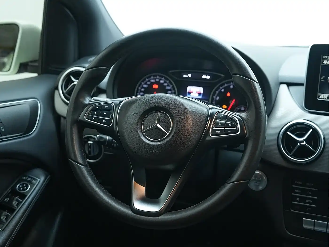 Mercedes-Benz B-Class 2016 B 180 фото 25