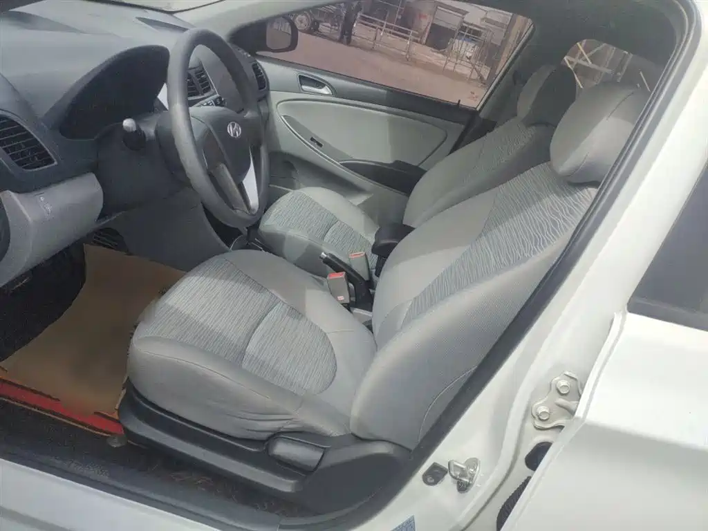 Hyundai Verna 2014 1.4L Automatic Smart GLS фото 15