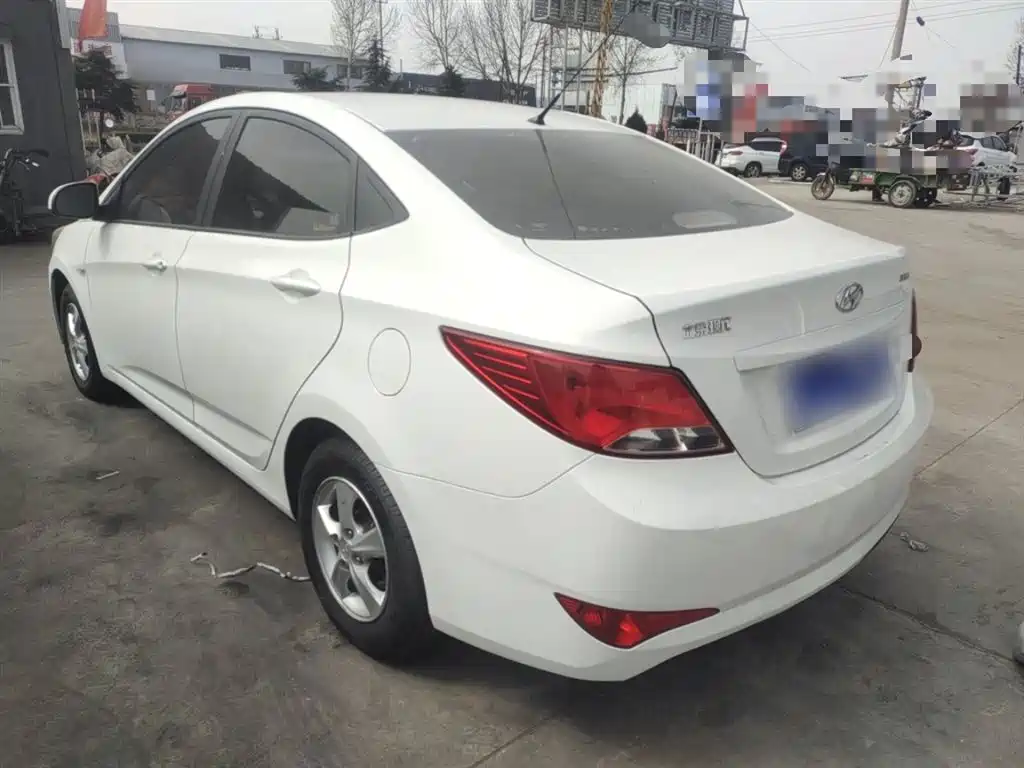 Hyundai Verna 2014 1.4L Automatic Smart GLS фото 5