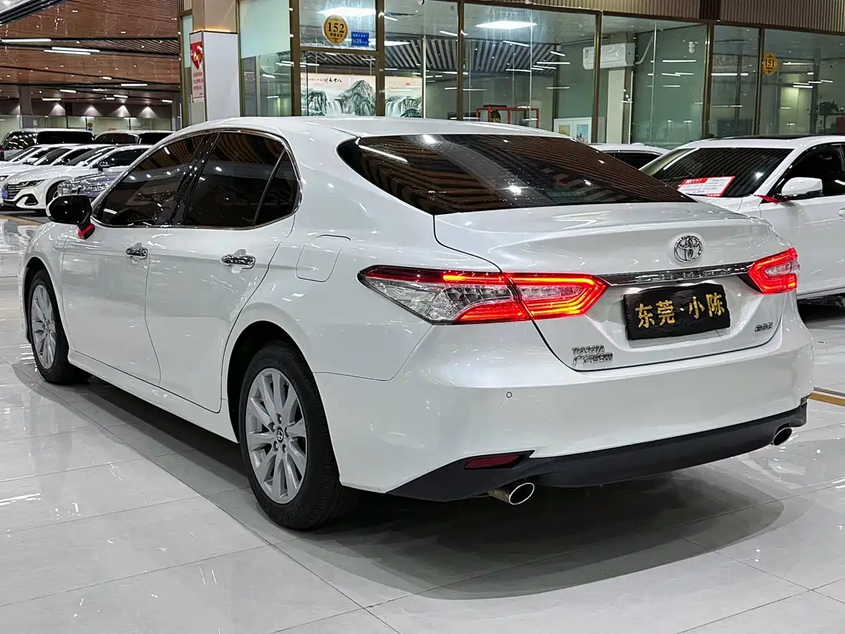 Toyota Camry 2018 2.0G Luxury Edition фото 9