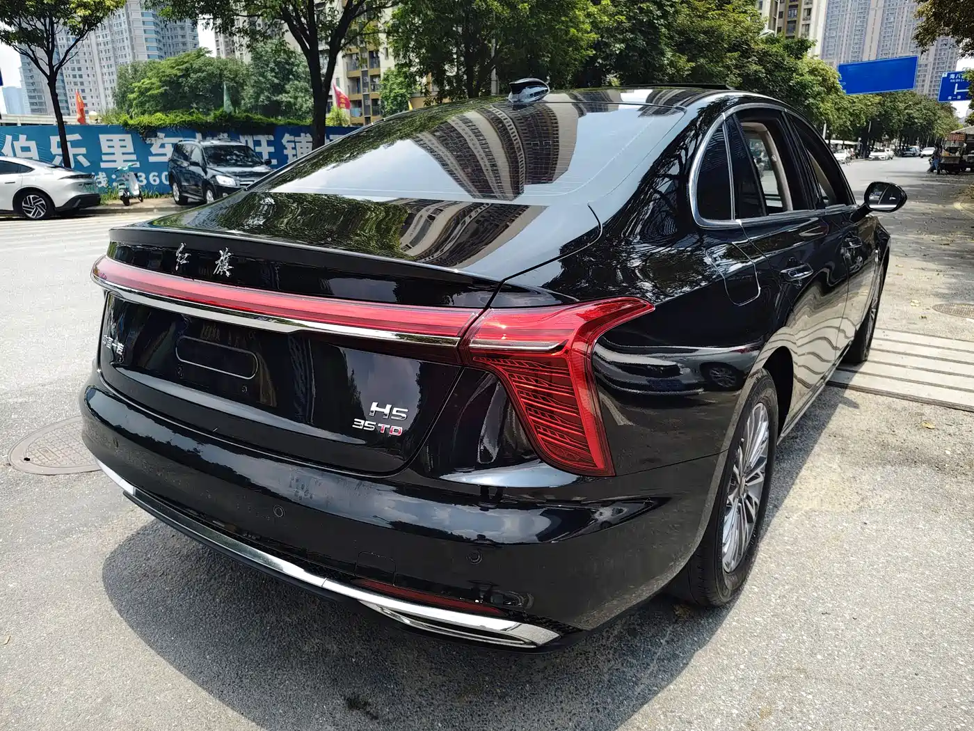Hongqi H5 2023 1.5T DCT Smart Connect Joy Edition фото 10