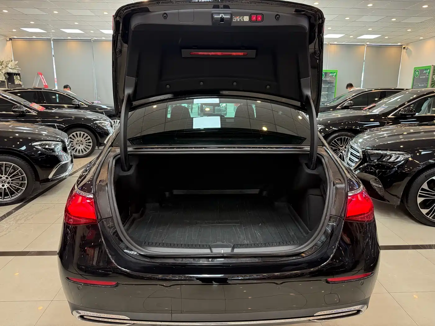 Mercedes-Benz E-Class 2024 Model E 300 L Luxury фото 19