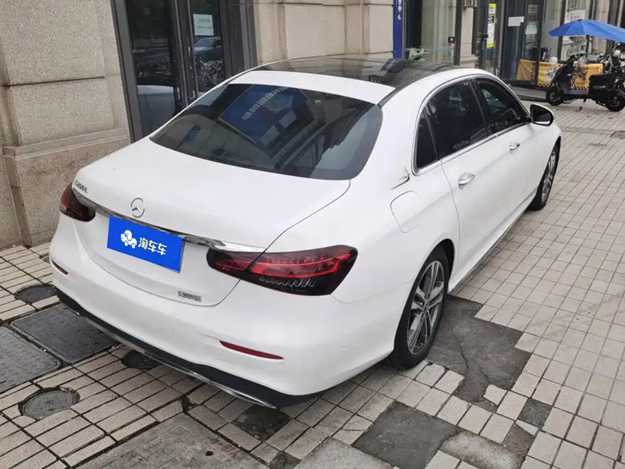 Фото 3 - Mercedes-Benz E-Class