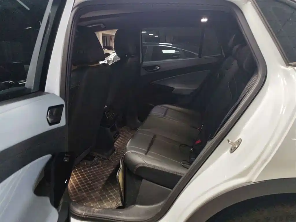 Volkswagen ID.4 X 2023 Pure Long Range Edition фото 6