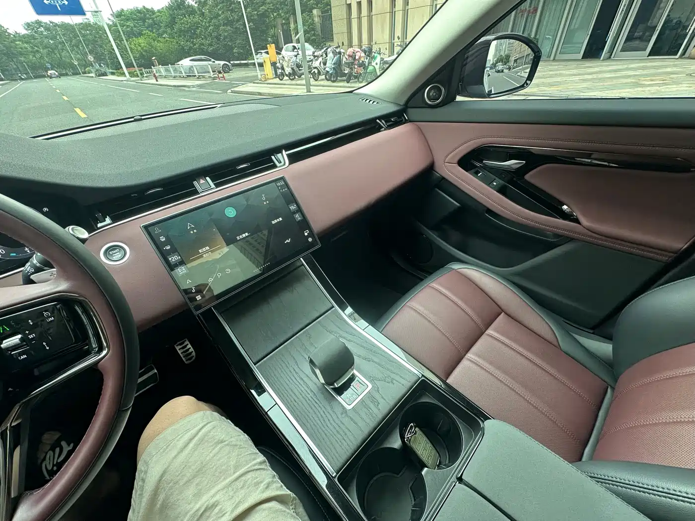 Land Rover Range Rover Evoque 2024 Range Rover Evoque L 249PS Light Master Edition фото 9