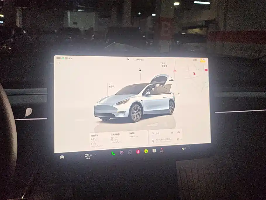 TESLA MODEL Y
