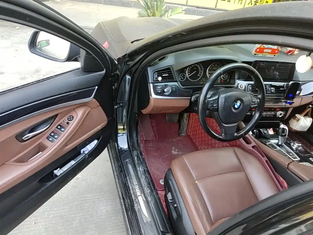 BMW 5 Series 2017 520Li Classic Edition фото 16