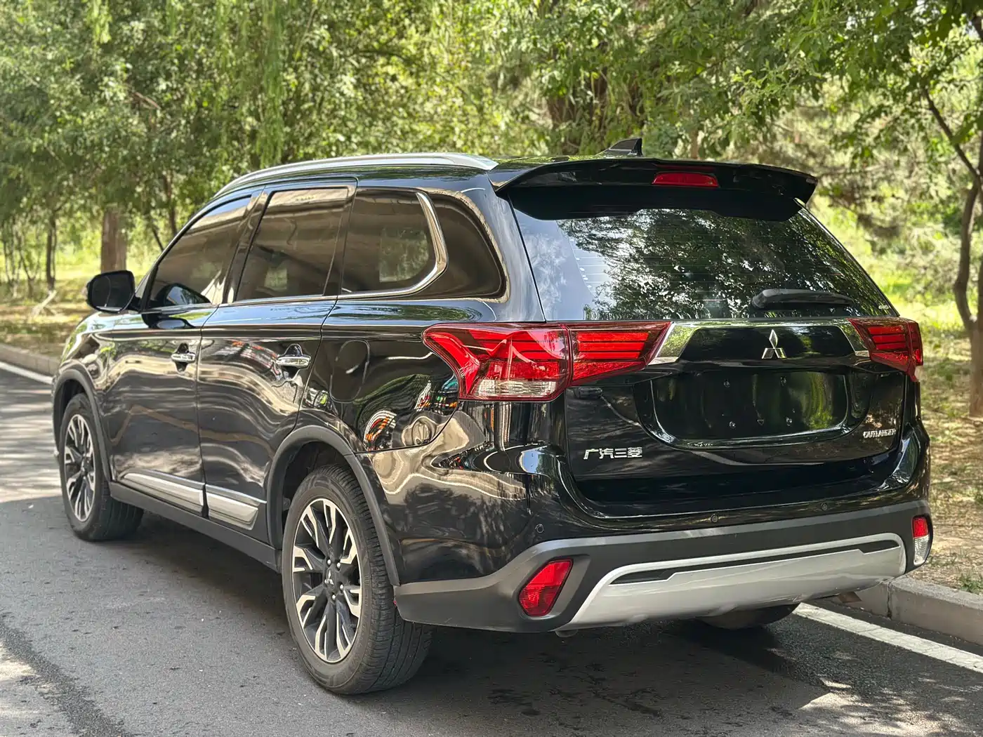 MITSUBISHI OUTLANDER